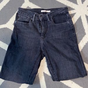 Levi’s black skinny jeans w/ bows on ankle size 27
